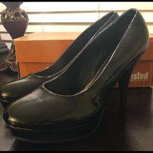 Unlisted File System Size 9 Black Platforms